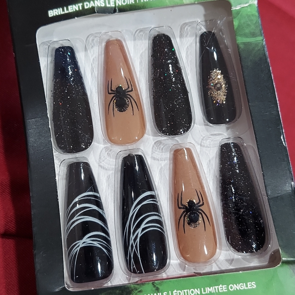 BNIB Kiss XL Halloween Spider/ Sparkly Black Glow  In The Dark